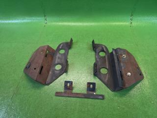 Крепление туманки переднее MITSUBISHI DELICA D:5 CV5W 4B12 2 ракурс