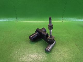 Крепление торсиона правое переднее TOYOTA DYNA KDY281 1KD-FTV 4810725010 1 ракурс