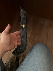 Запчасть кронштейн крыла задний левый Kia Soul 2008