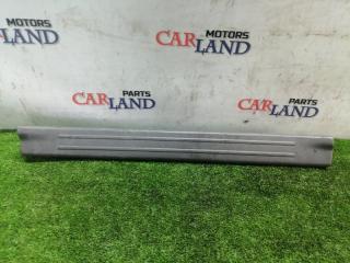 Запчасть накладка на порог салона левая Kia Carnival 2