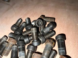 Запчасть болт маховика Nissan Qashqai 2011