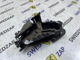 Кронштейн зеркала правый Volvo XC70 2009