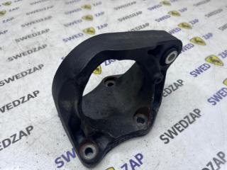 Кронштейн промежуточного вала передний правый Volvo XC70 2015