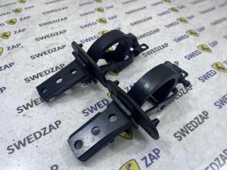 Петли багажника Volvo XC70 2009