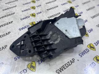 Кронштейн замка двери задний правый Volvo S60