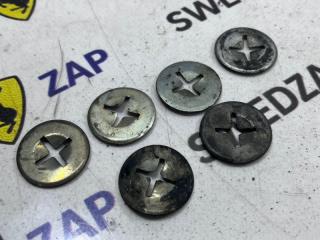 Запчасть фиксирующий зажим Volvo XC70 2010