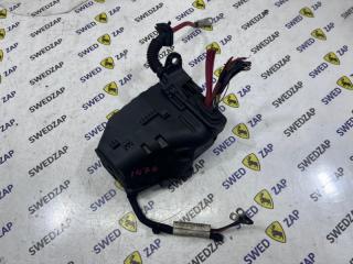 Блок предохранителей под капот Volvo S60 2016