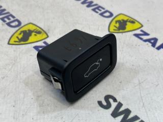 Кнопка багажника Volvo XC70 2008