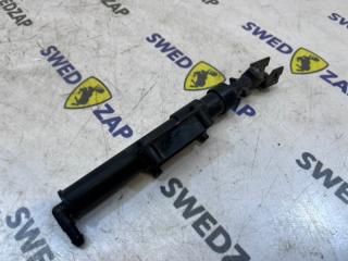 Форсунка омывателя фары правая Volvo S80 2010 контрактная Форсунка омывателя фары правая Volvo S80 2010