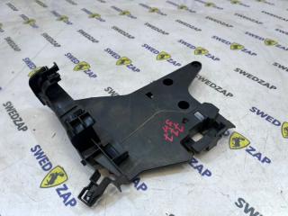 Кронштейн замка двери задний правый Volvo XC70