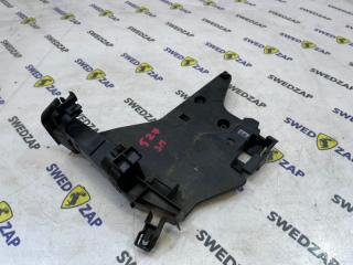 Кронштейн замка двери задний правый Volvo XC70