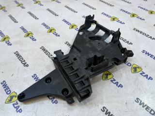 Кронштейн замка двери задний левый Volvo S80