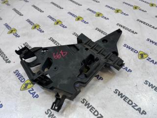 Кронштейн замка двери задний правый Volvo S80