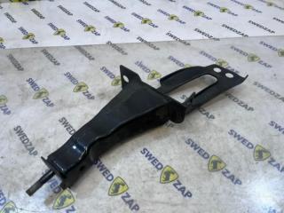 Кронштейн подрамника передний правый Volvo XC70 2008 контрактная Кронштейн подрамника передний правый Volvo XC70 2008