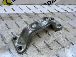 Кронштейн подрамника передний Volvo XC60 2015 контрактная Кронштейн подрамника передний Volvo XC60 2015