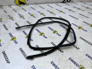 Уплотнитель порога правый S60 2015 B4164T