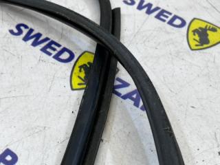 Уплотнитель порога правый S60 2015 B4164T