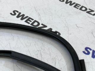 Уплотнитель порога правый S60 2015 B4164T