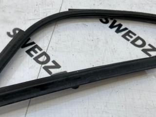 Уплотнитель порога правый S60 2015 B4164T