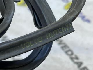 Уплотнитель порога правый S60 2015 B4164T