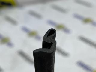 Уплотнитель порога правый S60 2015 B4164T