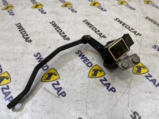 Датчик положения кузова передний правый Volvo XC70 2008