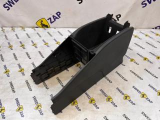 Подлокотник Volvo S80 2010