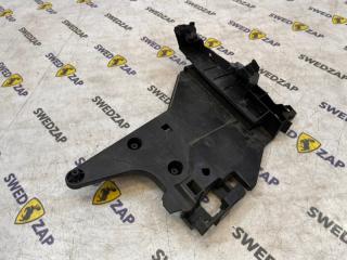 Кронштейн замка двери задний левый Volvo XC70 2010