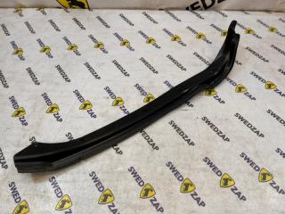 Уплотнитель двери передний левый Volvo XC60 2010