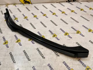 Уплотнитель двери передний правый Volvo XC60 2010