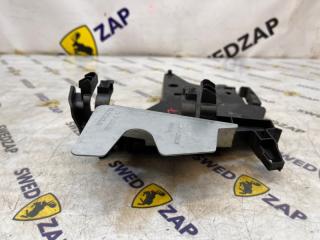 Кронштейн замка двери задний правый XC70 BZ