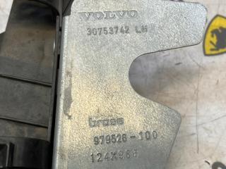 Кронштейн замка двери задний левый XC70 BZ