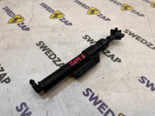 Форсунка омывателя фары передняя правая Volvo XC60 2010 контрактная Форсунка омывателя фары передняя правая Volvo XC60 2010