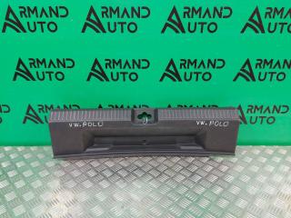 Фото запчасти кожух замка багажника Volkswagen Polo 2009-2020 Б/У запчасть Запчасть кожух замка багажника Volkswagen Polo 2009-2020