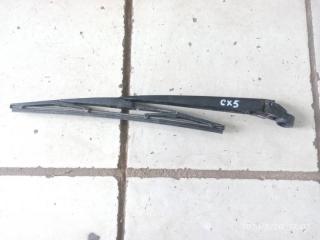 Поводок стеклоочистителя крышки багажника задний Mazda CX-5 2012-2022