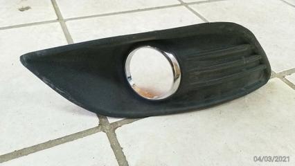 Решетка бампера под ПТФ левая Ford Focus 2 2008-2010