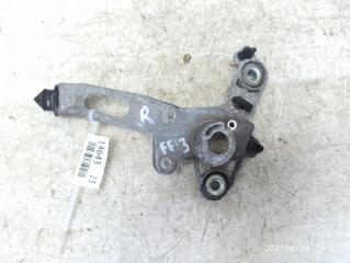 Кронштейн моторчика стеклоочистителя передний правый FORD FOCUS 2014