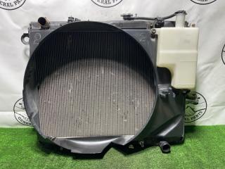 Радиатор охлаждения двигателя передний Toyota Land Cruiser Cygnus 2003