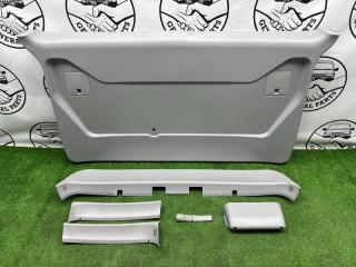 Обшивка двери багажника Mitsubishi Delica 2005