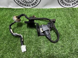 Датчик высоты дорожного просвета задний правый Toyota Land Cruiser 2013 контрактная Датчик высоты дорожного просвета задний правый Toyota Land Cruiser 2013