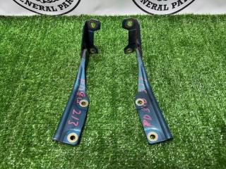 Петля капота Mitsubishi Delica 1997