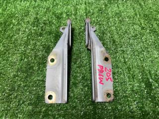 Петля капота Mitsubishi Delica 2005