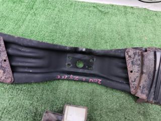 Крепление запасного колеса Land Cruiser Cygnus 2003 UZJ100 2UZ