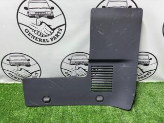 Лючок обшивки багажника Toyota Land Cruiser 1996 контрактная Лючок обшивки багажника Toyota Land Cruiser 1996