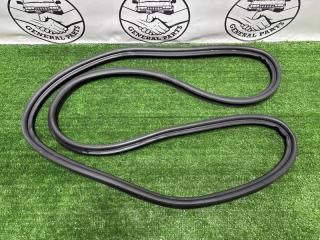 Уплотнительная резинка двери багажника Toyota Ist 2004