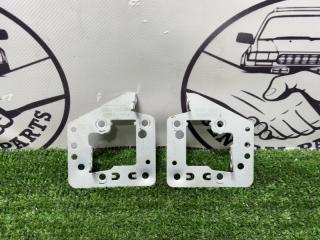 Крепление магнитофона Toyota Land Cruiser 1996