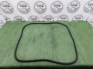 Запчасть уплотнительная резинка крышки багажника Honda Vezel 2014