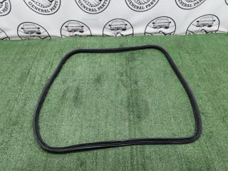 Уплотнительная резинка двери багажника Honda Fit 2012