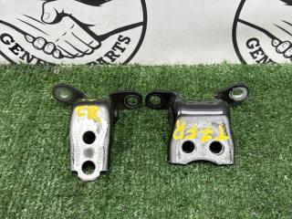 Запчасть петля двери передняя правая Honda Fit 2012