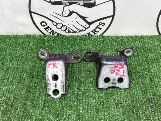 Запчасть петля двери передняя правая Honda Fit 2010